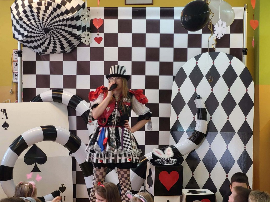 Bal karnawałowy pod hasłem „Alicja w Krainie Czarów”