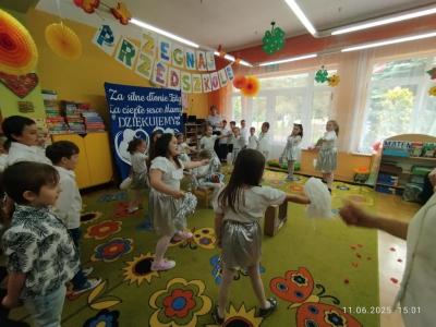 dc609c85-6e18-43f4-aacc-61c9bbf344b7.jpg